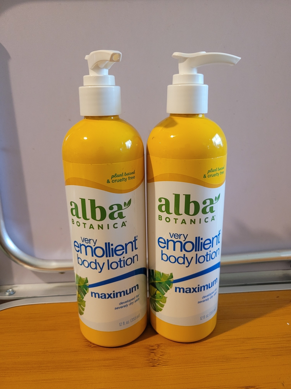 Alba Botanica Very Emollient Body Lotion - Yellow & White
